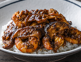 椎茸とエビのブラックペッパー炒め丼