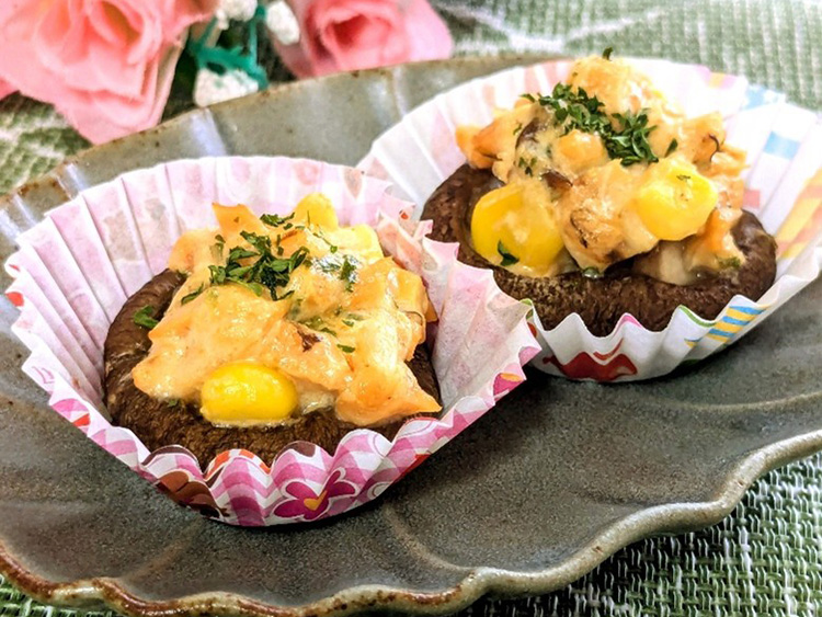 鮭とコーンの味噌マヨ椎茸焼き